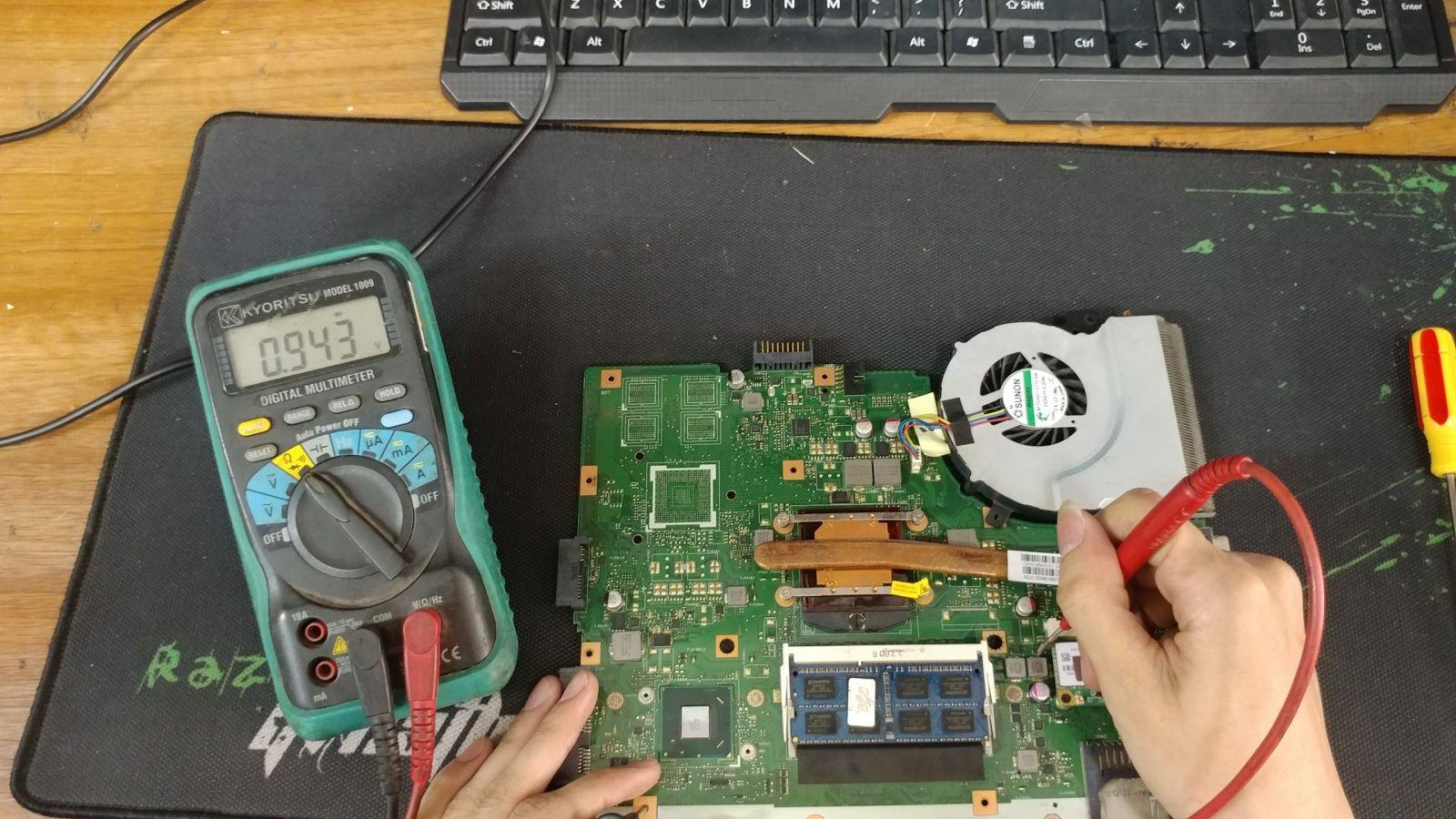 Sửa laptop Dell XPS 14 màn bị chảy mực-aalo.vn